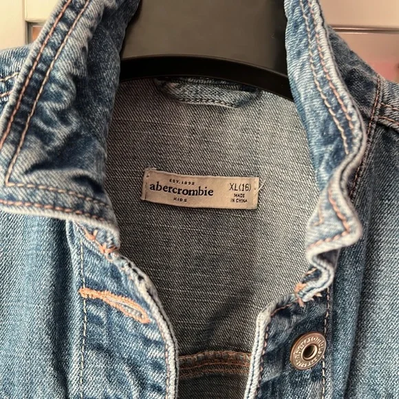 ABERCROMBIE KIDS BLUE JEANS JACKET SIZE XL/16 - Picture 2 of 4
